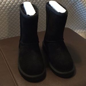 NWT Koolaburra by Ugg W Koola Black Short Size 6